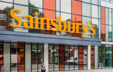 塞恩斯伯里正在洽谈以 5 亿英镑的价格出售近 20 家超市商店